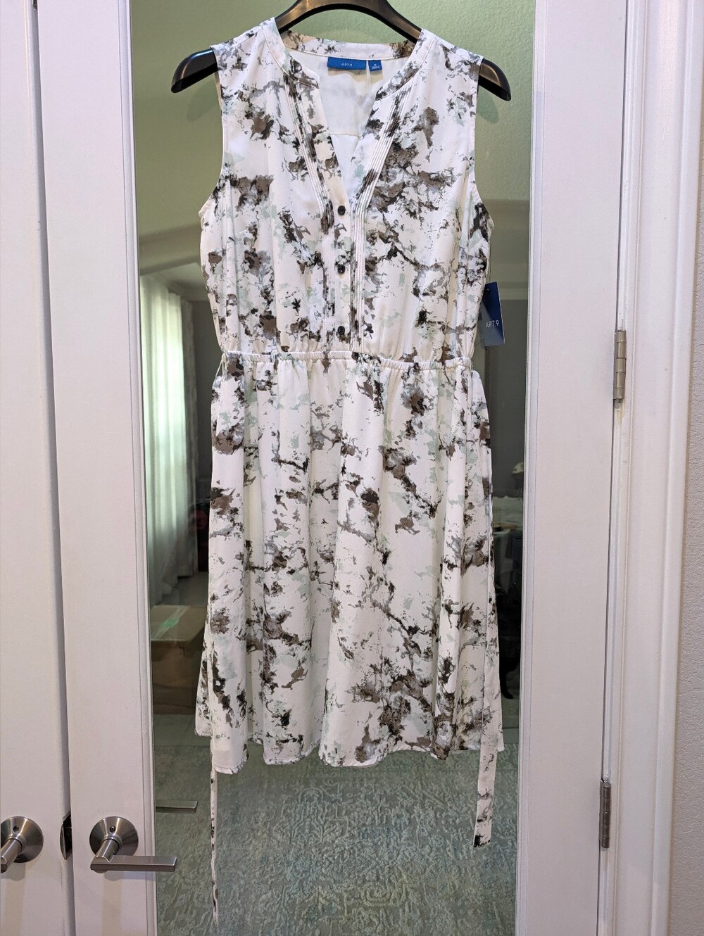 NWT Apt. 9 White Marble-Print Abstract Sleeveless V-Neck Dress